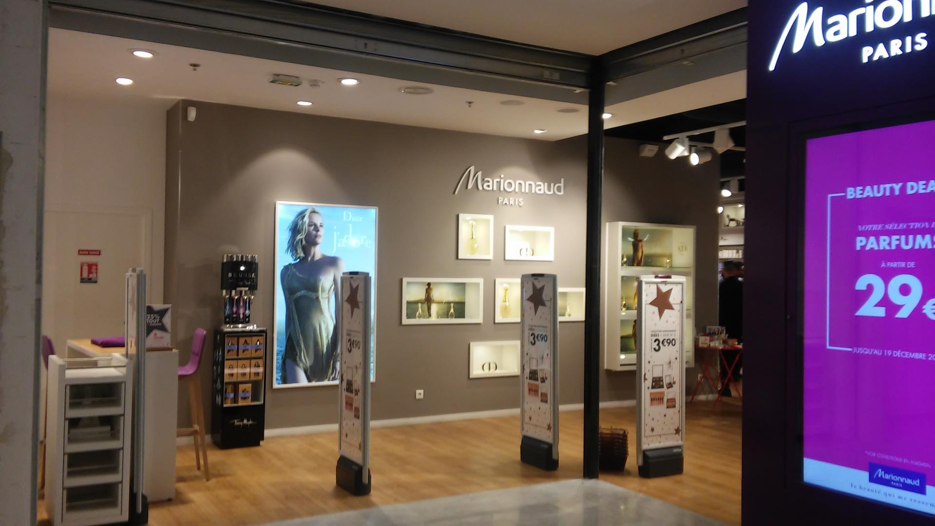 2016.11.26 Mur J'adore Marionnaud Forum de Halles